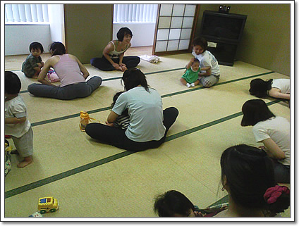 子連れでヨガ